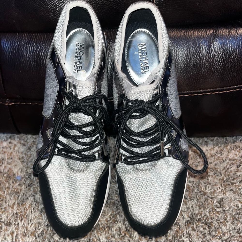 Women’s Michael Kors Lic Extreme Iconic Silver/Black/White Sneakers - Picture 2 of 4